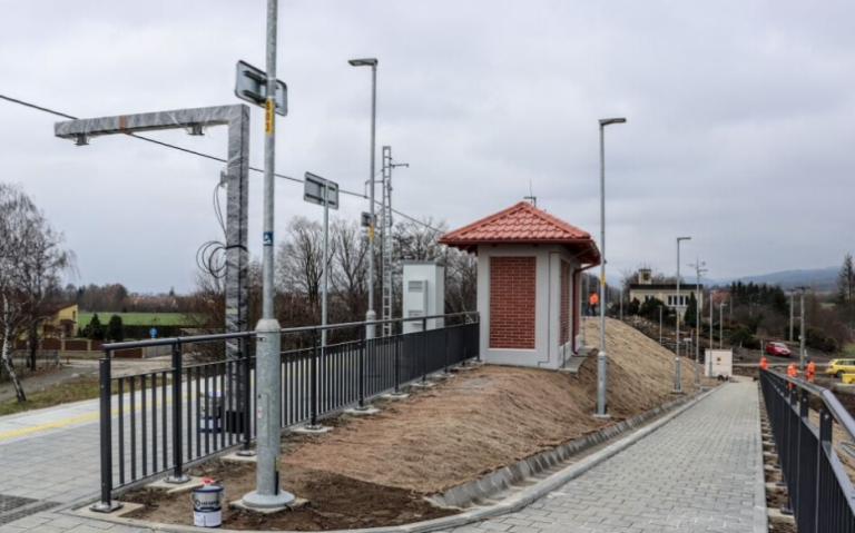 LED luminaires Nero T68 at the train station in CZ